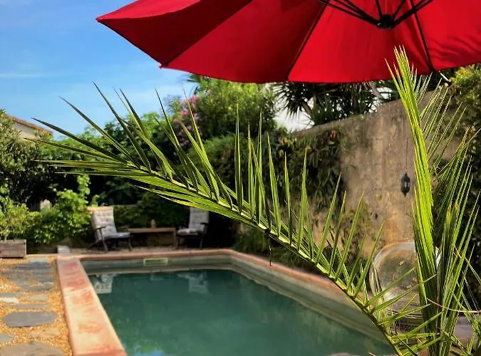 Chambre, Terrasse Et Piscine De L\'Impasse Du Pressoir