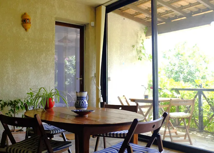 Chambre, Terrasse Et Piscine De L\'Impasse Du Pressoir