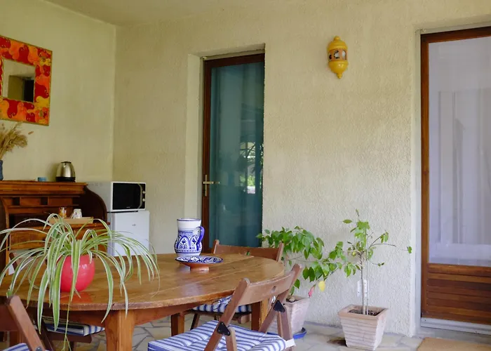 Chambre, Terrasse Et Piscine De L\'Impasse Du Pressoir