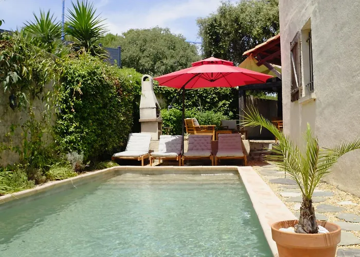Chambre, Terrasse Et Piscine De L\'Impasse Du Pressoir