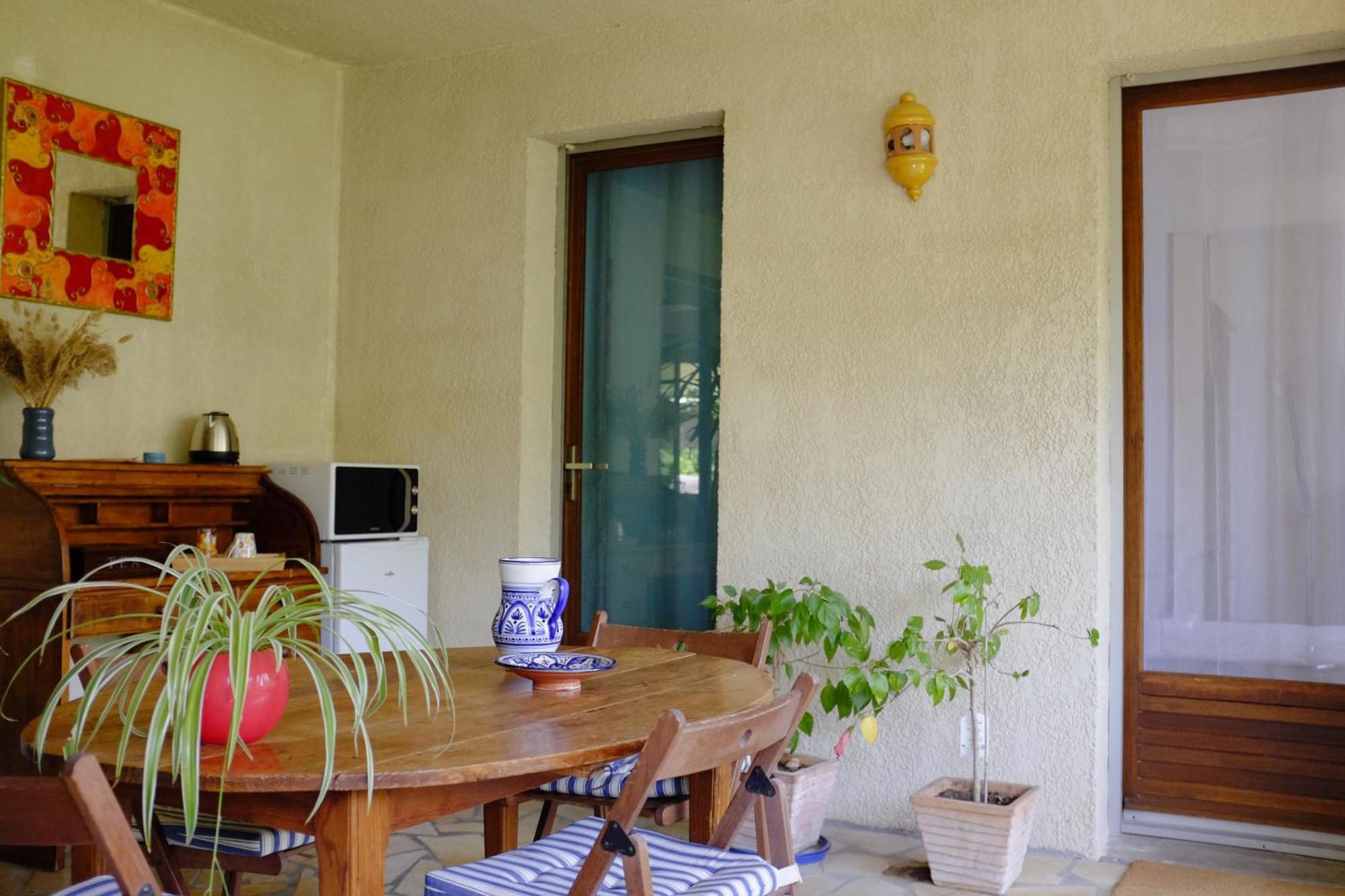 Homestay Chambre, Terrasse Et Piscine De L'impasse Du Pressoir Le Cres