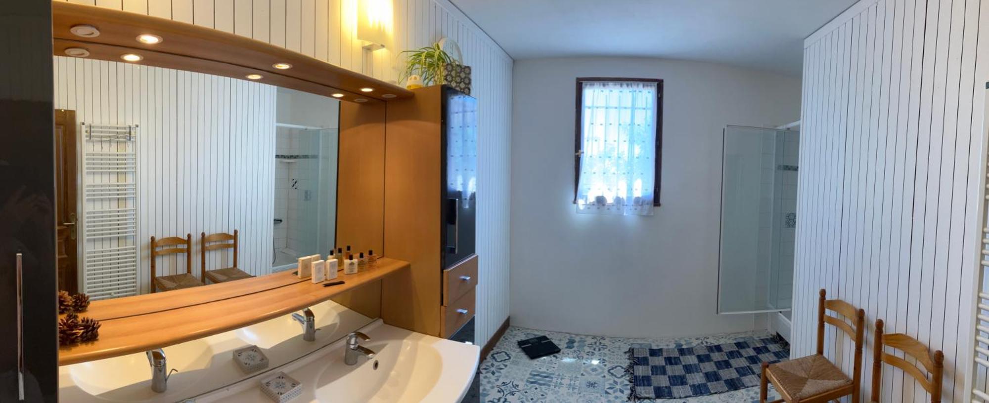 Chambre, Terrasse Et Piscine De L'impasse Du Pressoir Homestay *